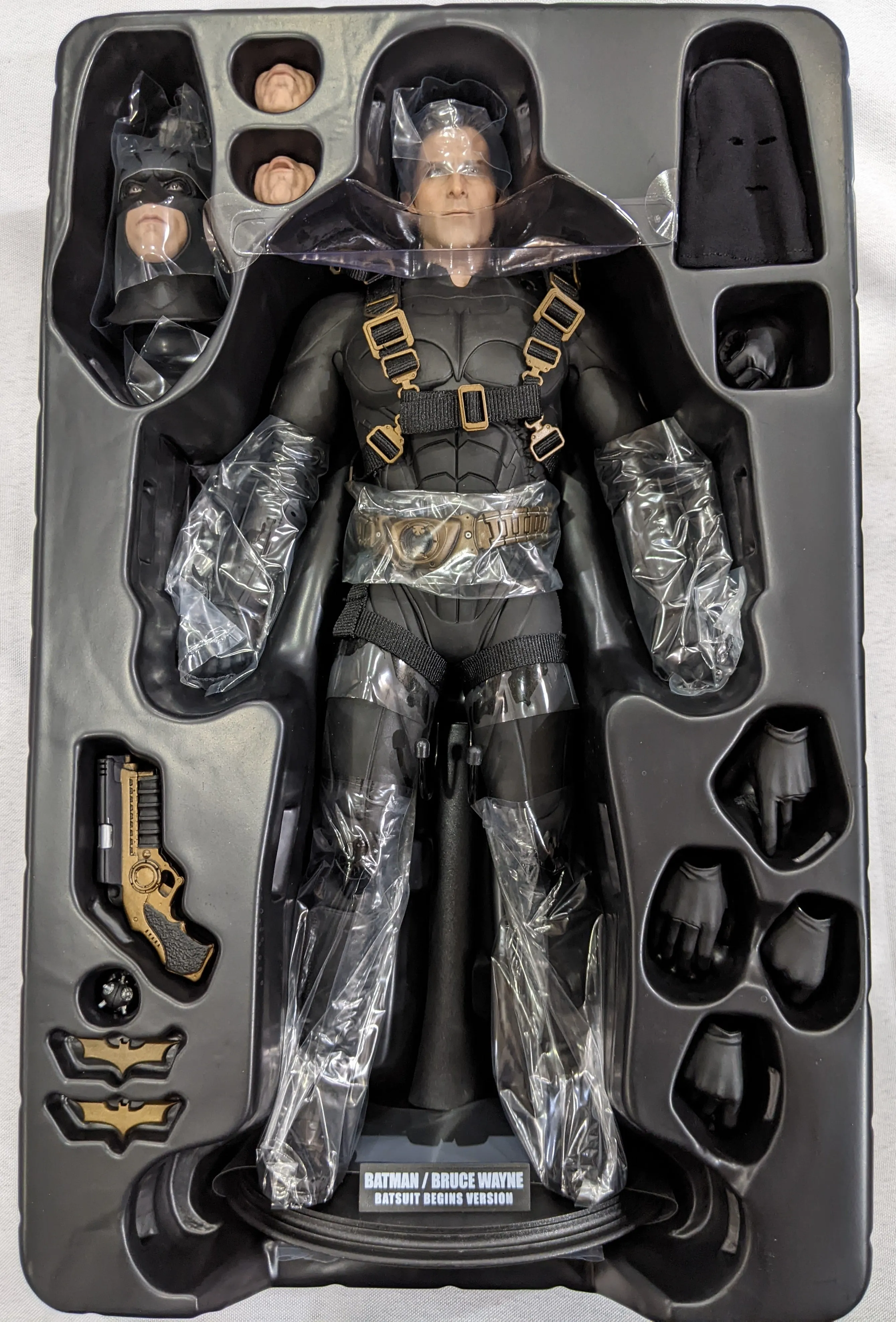 Hot Toys 1/6 Batman Begins Batman / Bruce Wayne (Batsuit Begins Ver.) Sixth Scale Figure MMS155 *Open Box*
