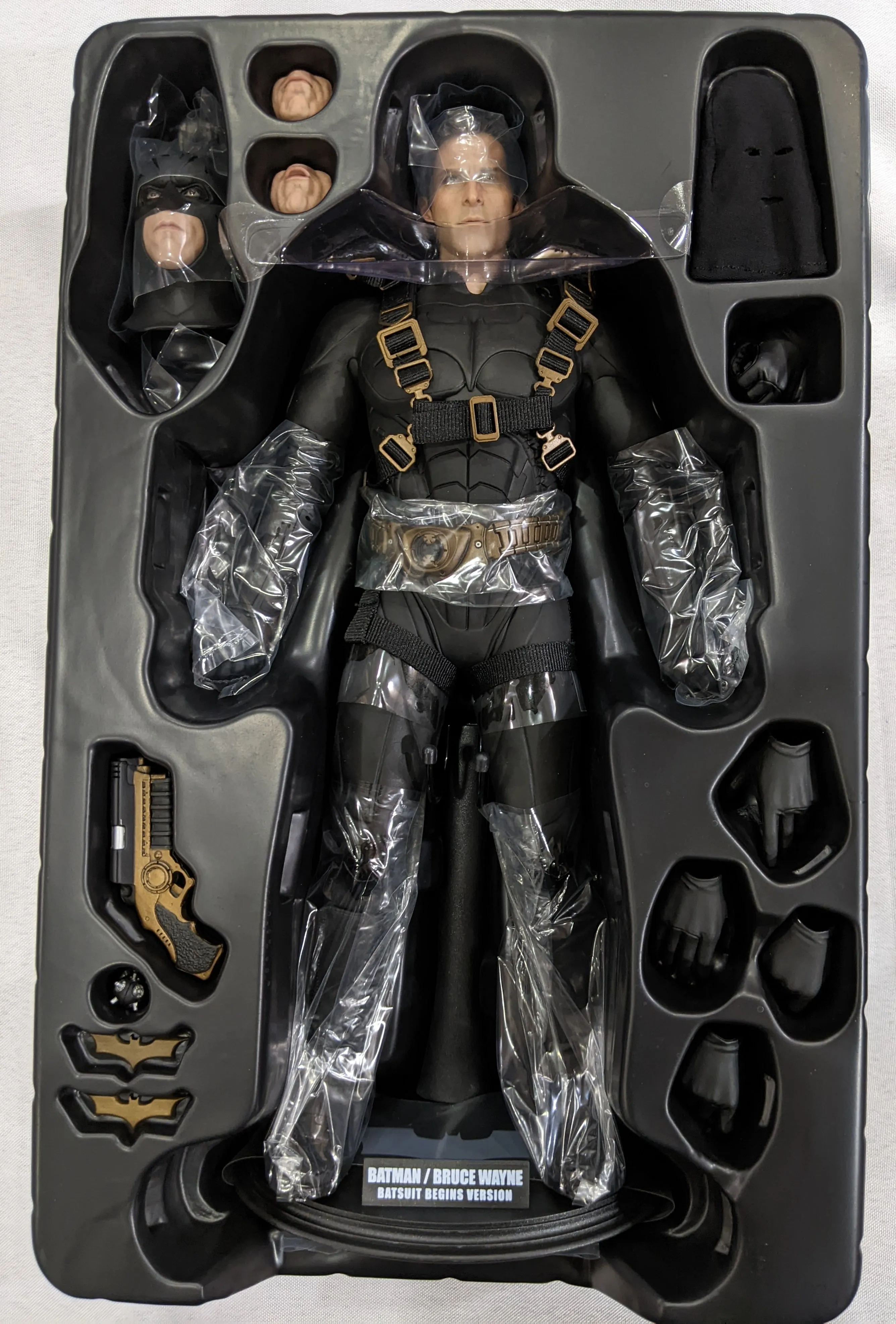 Hot Toys 1/6 Batman Begins Batman / Bruce Wayne (Batsuit Begins Ver.) Sixth Scale Figure MMS155 *Open Box*