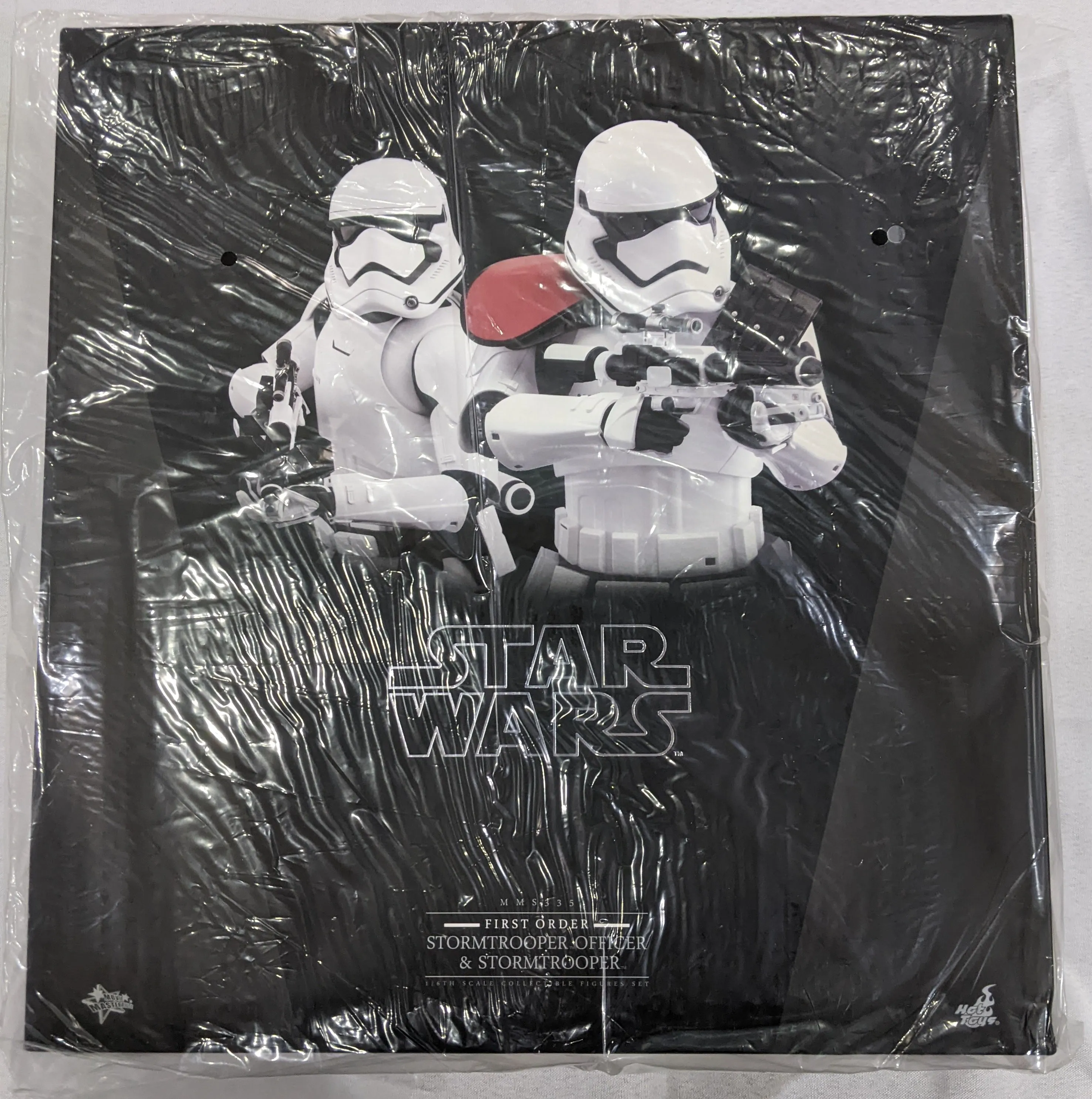 Hot Toys 1/6 Star Wars: The Force Awakens First Order Stormtrooper Officer and Stormtrooper Sixth Scale Figure MMS335