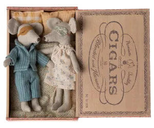 Mum & Dad Mice In Cigar Box - New 2025
