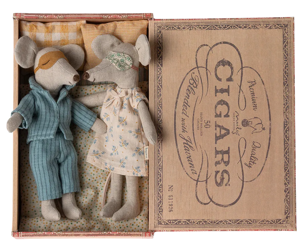 Mum & Dad Mice In Cigar Box - New 2025